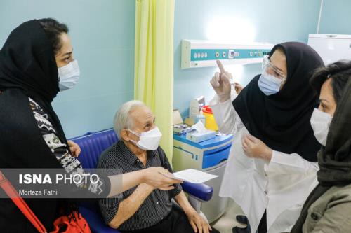 برای واكسیناسیون سالمندان احتیاج به نام نویسی و رفتن به مراكز جامع سلامت نیست