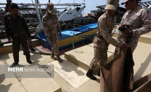 یک شناور حامل ۲۵ هزار لیتر سوخت قاچاق در خلیج فارس توقیف شد