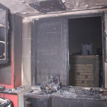 دو نفر مصدوم به دنبال انفجار و حریق منزلی واقع در کوی نیایش بندرعباس