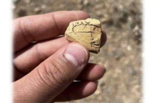 نشانه ای از استقرارگاه تجاری و صنعتی در کرانه زاینده رود