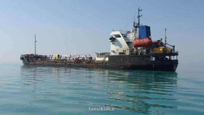 توقیف دو فروند شناور حامل سوخت قاچاق در آب های خلیج فارس