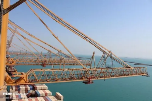 پایان عملیات لایروبی و تعمیق هفت پست از اسکله های بندر شهید رجایی