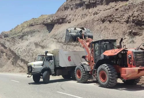 عملیات ایمن سازی محور رودان با رفع آب بردگی و ریزش برداری