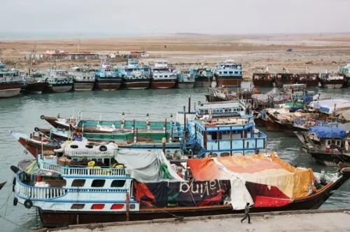 به مطالبات لنج داران سیریک رسیدگی می شود