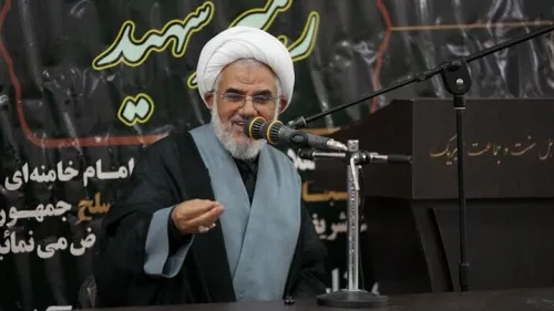 ایستادگی در مقابل دشمن راه دور کردن سایه جنگ است