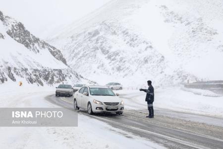 بیشتر جاده های كشور زیر بارش برف و باران است
