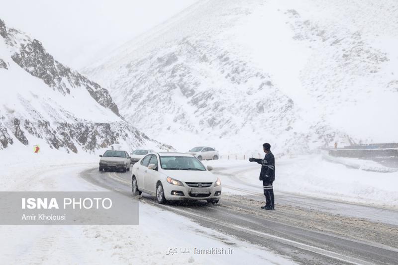 بیشتر جاده های كشور زیر بارش برف و باران است