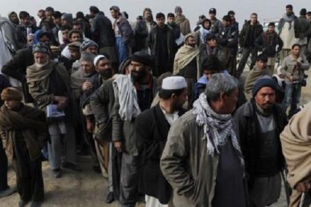 مینی بوس حامل 24 تبعه بنگلادش در بندرخمیر توقیف شد