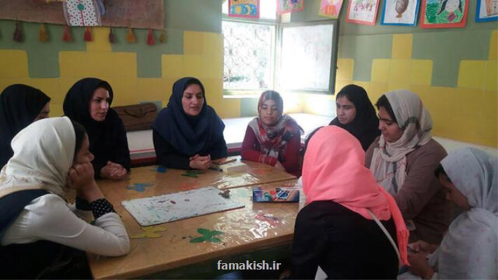 نیما مانیفست شعر نو را به جامعه ی ادبی بخشید