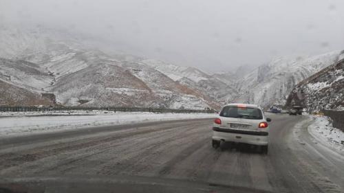 پیش بینی بارش برف و باران در جاده های ۲۵ استان بعلاوه سفارش پلیس